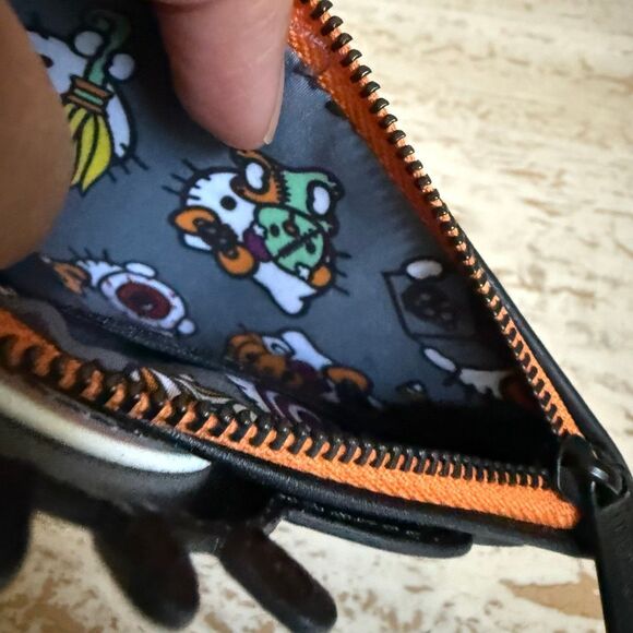 Hello Kitty x Loungefly skeleton card wallet - Picture 7 of 10